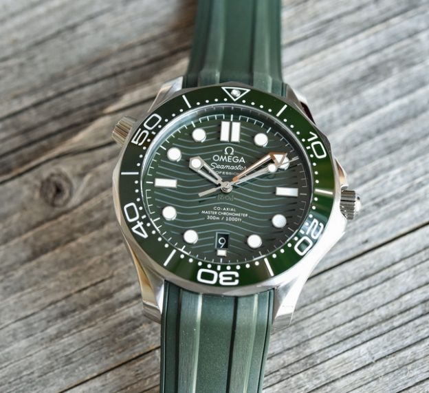 Replica Omega Semaster Diver 300M Green Dial Watches Review